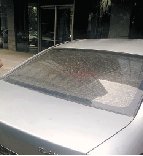 杭州一大厦36层幕墙玻璃自爆 楼下十多辆车挂彩