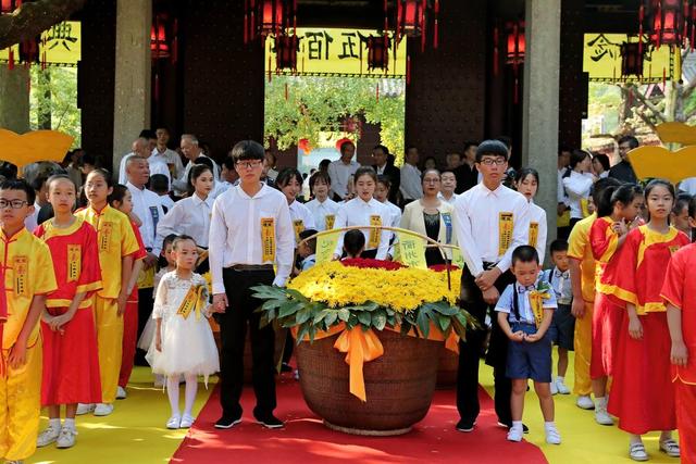 全球11个国家孔子学院代表共赴衢州纪念孔子诞辰2570周年祭祀大典