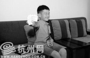 富阳7岁男孩小区推出“暑期跑腿服务” 已挣83块钱