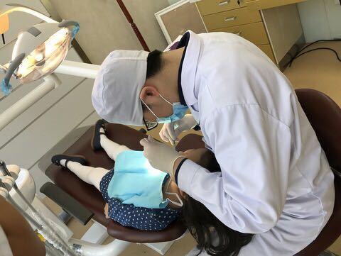 医院口腔科迎儿童看牙高峰 最小蛀牙患者才2周