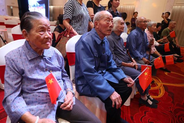 “家国同庆,爱满剡城”嵊州集体婚礼倡导新风尚