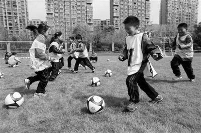 杭州江干区中小学将率先全面普及校园足球