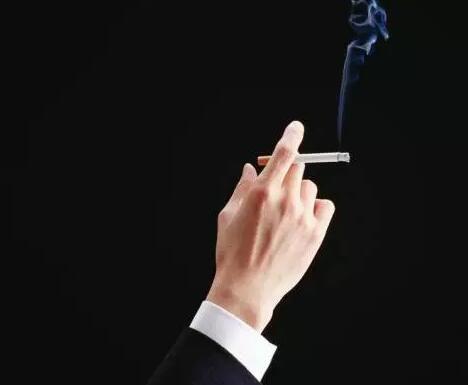 温州苍南一男子买真烟退假烟 作案数起