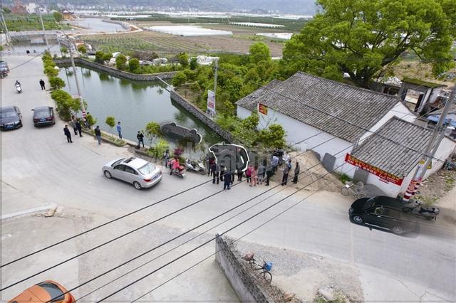 温州乐清一野车坠河 车上5男子不幸溺亡疑酒驾