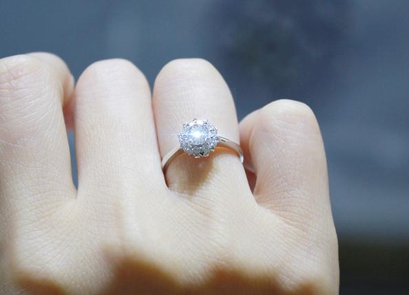 3999元买到男神御用求婚钻戒 还送情侣钻石对戒