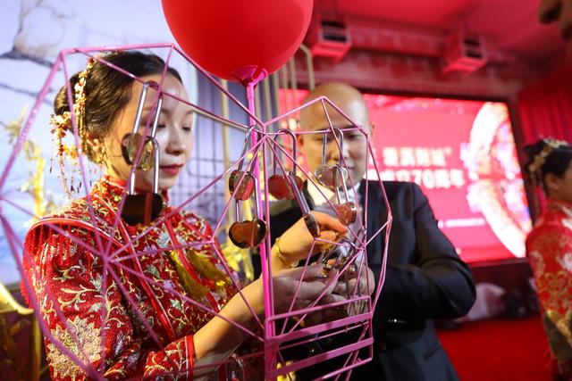 “家国同庆,爱满剡城”嵊州集体婚礼倡导新风尚