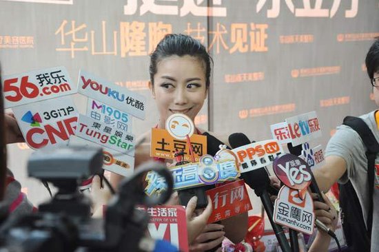 江一燕裸替隆胸后跳水直播 戳穿水立方谎言