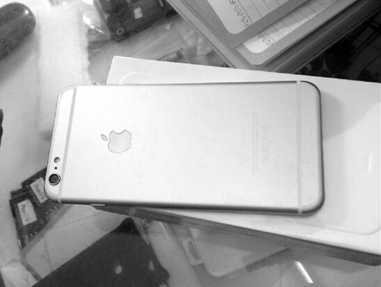 老板花300万购一批iPhone6P 却收到700台模型机
