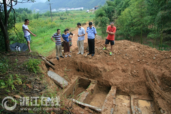 一块墓碑勾起"寻宝"激情杭州老人结伙盗挖宋代古墓图片