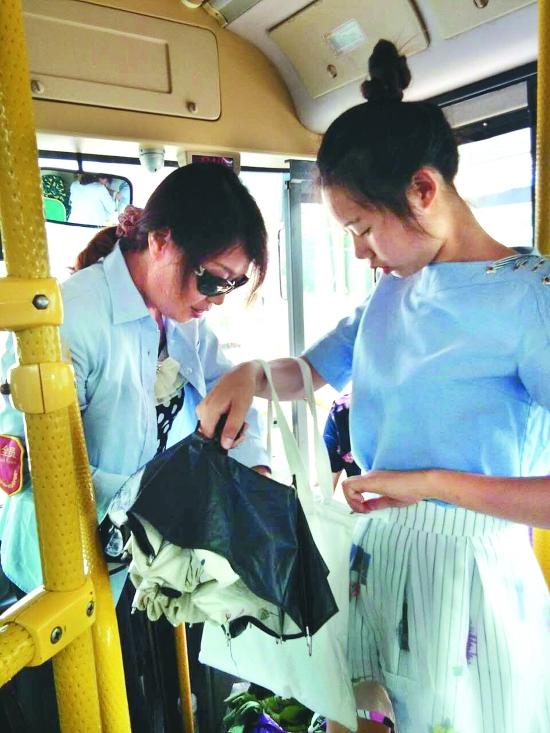 带矿泉水上车司机会要你喝一口 衢州公交安检