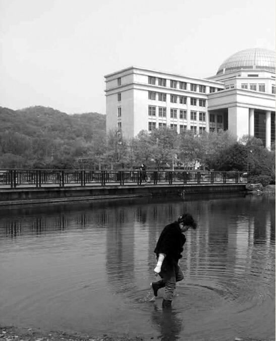 紫金港火锅事件后 大学校园不文明现象还老样