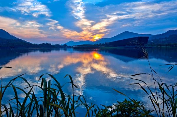 浙江省萧山湘湖国家旅游度假区位于杭州市萧山区城西,与西湖隔钱塘江