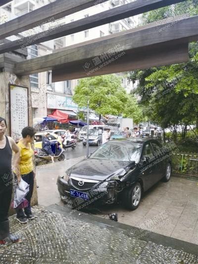 温州发生一起离奇事故 连蹦带跳高难度“停”车