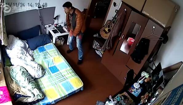 宁波男子家中摄像头拍下小偷 手机发来现场直播