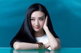 景甜曝暖春清凉照 长发女神笑靥如花