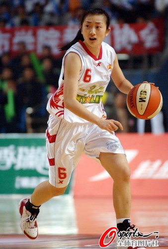 八一队向外界证实,前国手莫科爱妻,25岁的八一女篮队员王凡于2月15日