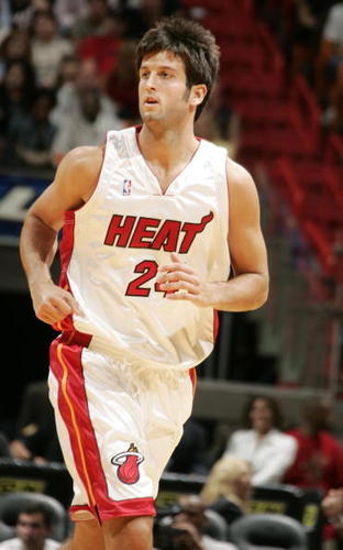 杰森-卡波诺 这位前三分王也是冠军队成员,06年他跟随迈阿密热火征战