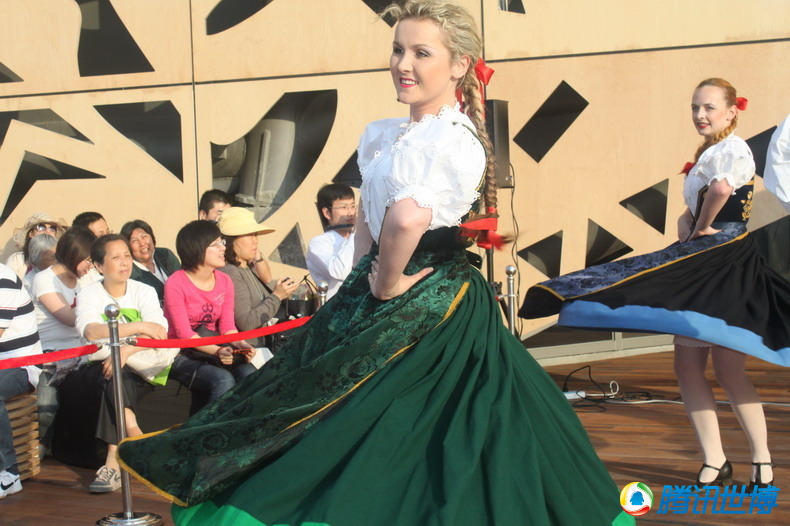 高清:西里西亚舞蹈添彩波兰馆 观众聚成墙