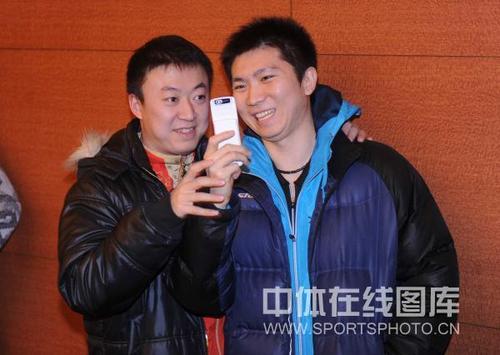 组图:乒坛高手聚蓉城 马琳柳承敏大玩自拍