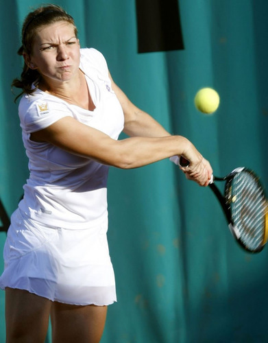 组图罗马尼亚网球少女哈勒普缩胸效果显著