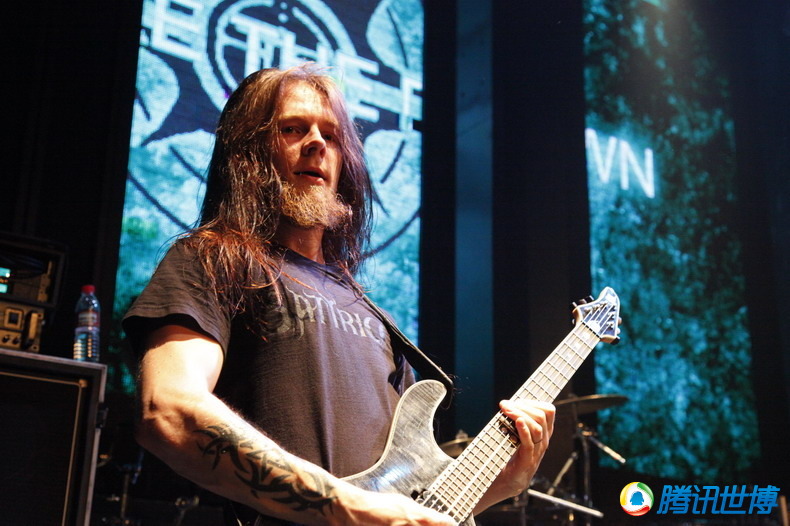 高清:芬兰摇滚乐队绚丽登场引爆全场尖叫