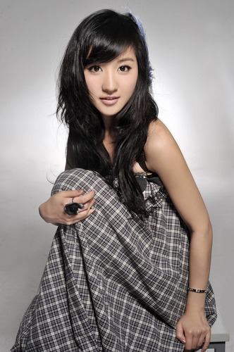 张可佳新造型一改清纯路线 向往成熟小女人(图)
