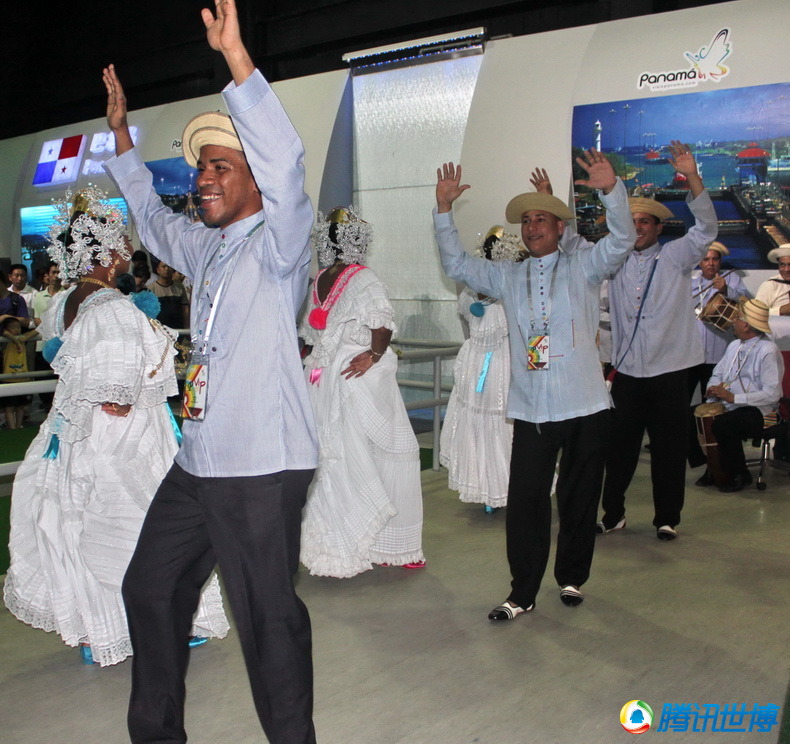 高清:传统舞蹈迎巴拿马馆日 展浓郁美洲风情