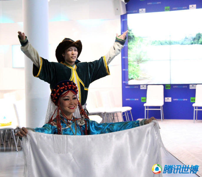 高清:俄罗斯馆赏布里亚特歌舞 聆听神秘呼麦