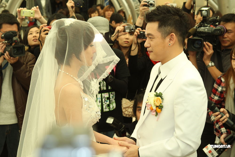 28, 男子团体bad团员阿ben与女星徐可,在1月2日中午闪电结婚