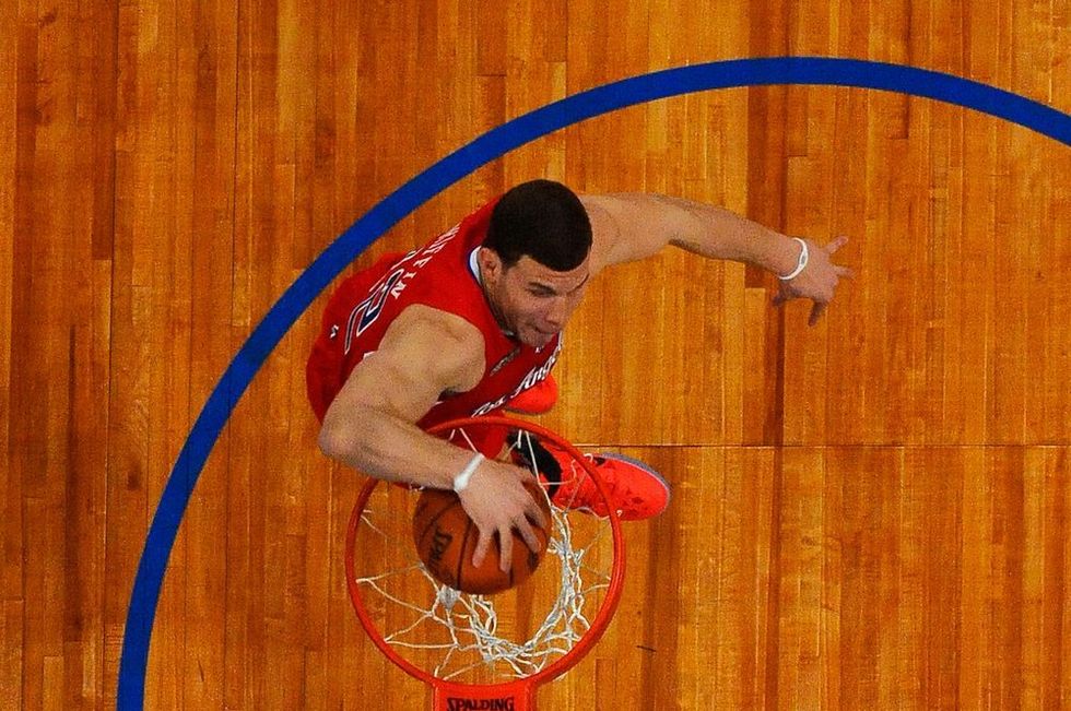 高清:格里芬绝世一扣飞跃汽车 铸就绝世经典