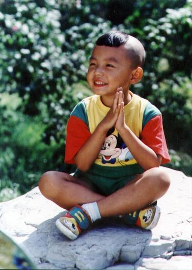 昔日童星宫傲近照曝光 与女友亲密