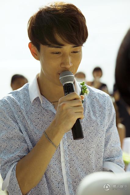 李承铉七夕海岛浪漫求婚戚薇披头纱喜极而泣