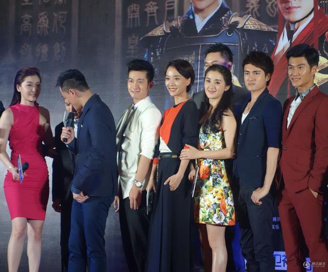 郭鑫亮相卫子夫发布会慕容凤备受瞩目