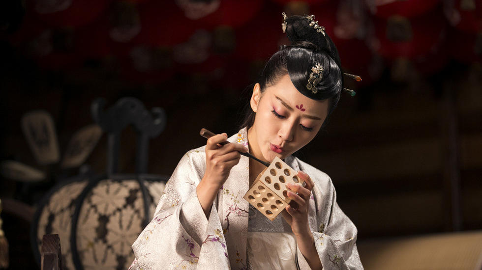 腾讯娱乐讯新生代小花旦潘之琳主演的古装喜剧电影《江湖论剑实录》