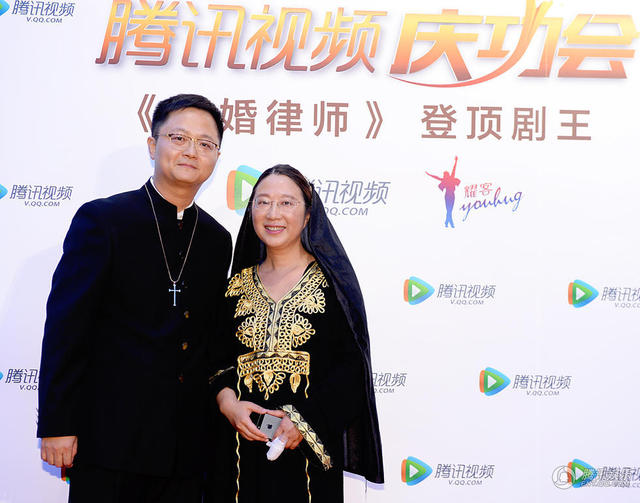 《离婚律师》庆功会 吴秀波携众星上演制服秀
