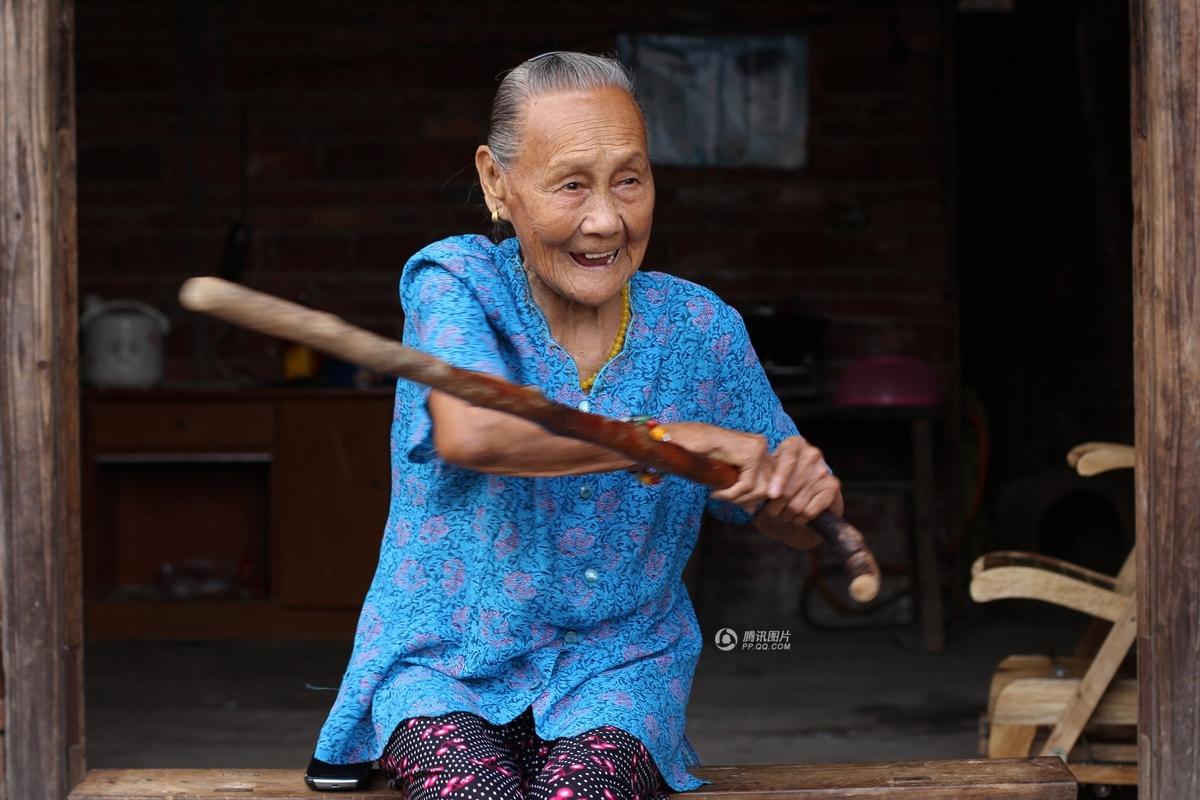 105岁的传奇女兵:"她杀过很多鬼子".