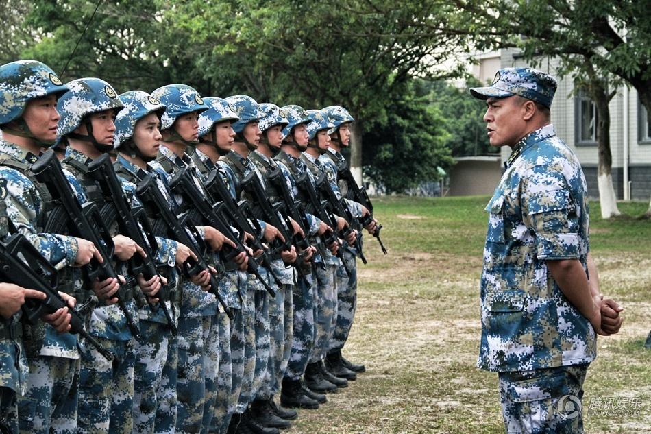 《舰在亚丁湾》曝混搭版剧照 文武双全引关注