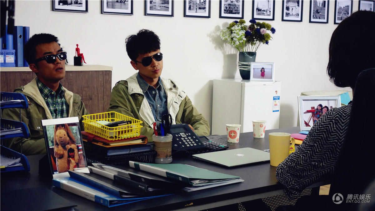 《谈判冤家》剧照曝光 王雷方便面头型雷人眼