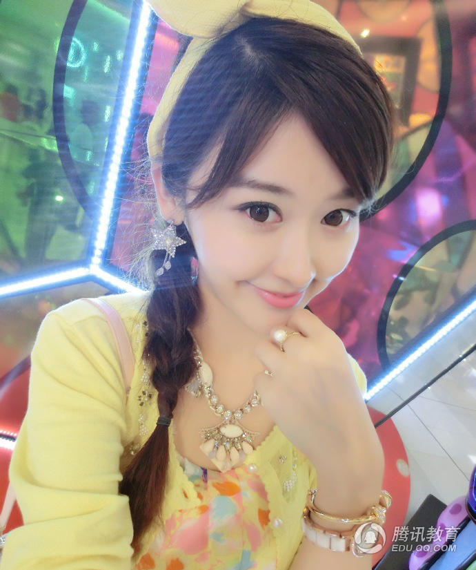 组图:上音校花关昕杏眼迷人 不喜欢花样美男