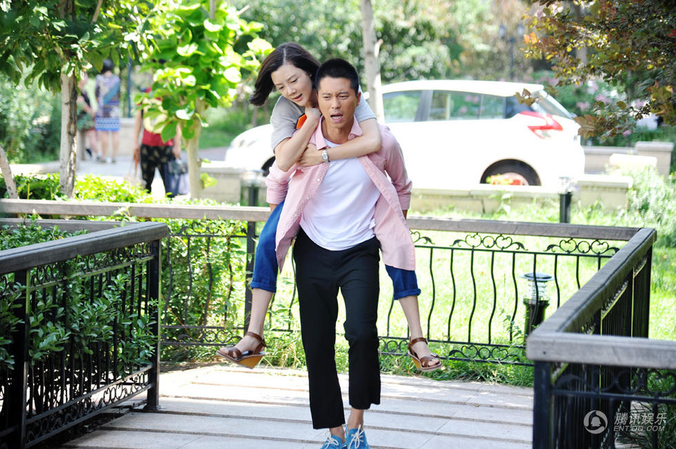 车晓演绎都市轻熟女 《小夫妻》曝知性剧照