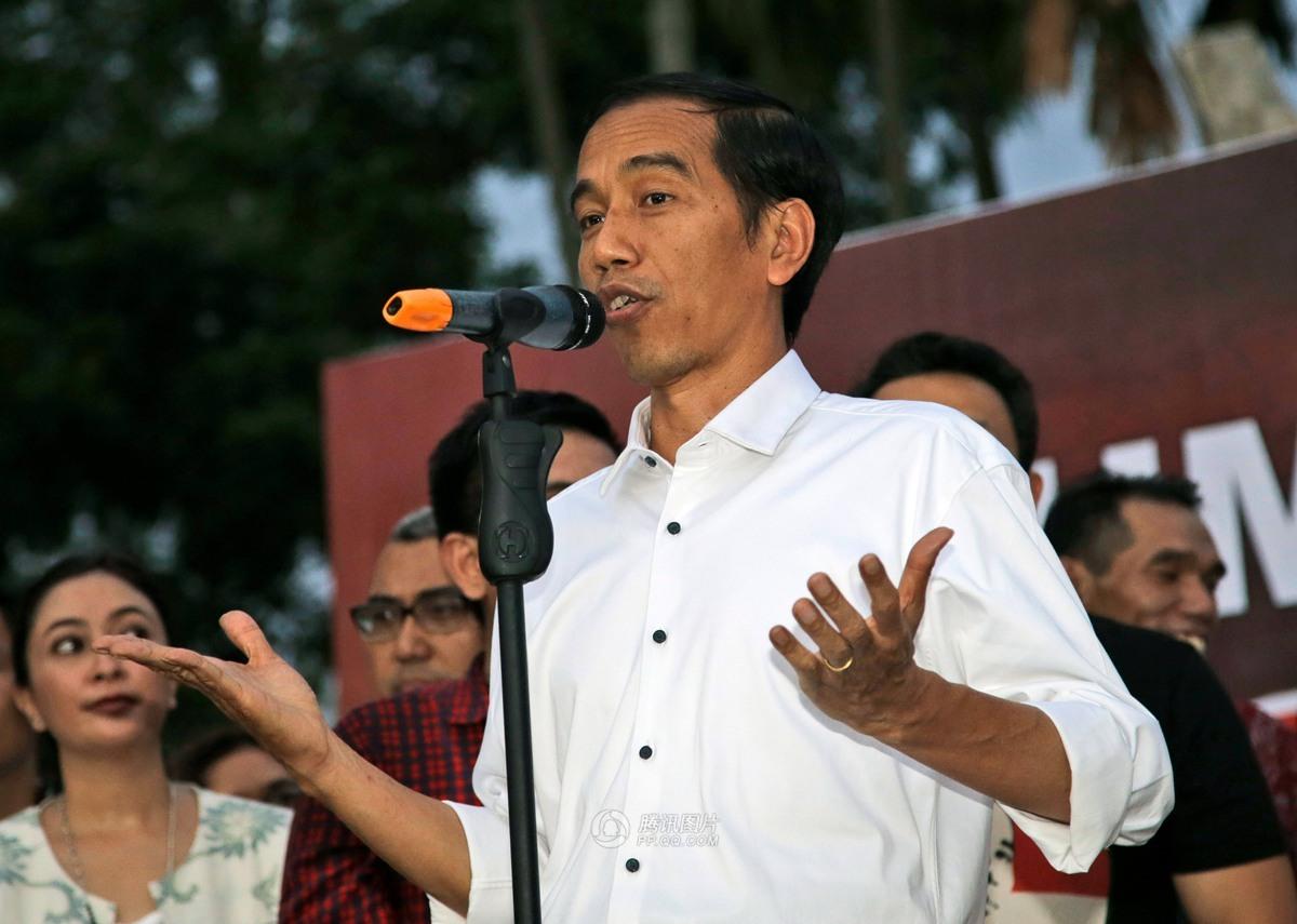 组图:印尼新总统宣誓就职 长相酷似奥巴马(转)