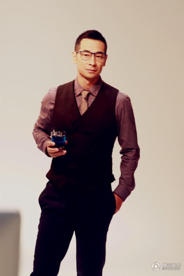 网曝赵文卓《全程通缉》纪实大片 蓝药水成谜