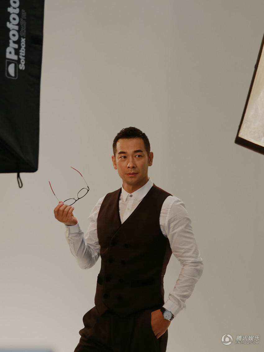 网曝赵文卓《全程通缉》纪实大片 蓝药水成谜