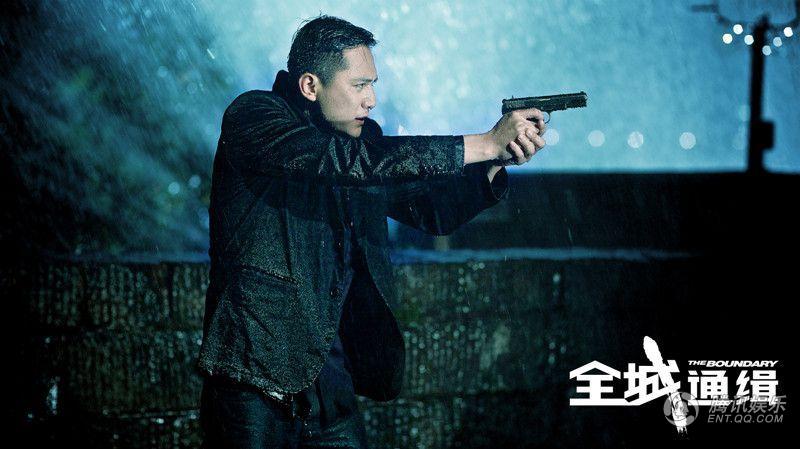 《全城通缉》上周公映,片中迷局重重,剧情一环紧扣一环,结局多次反转