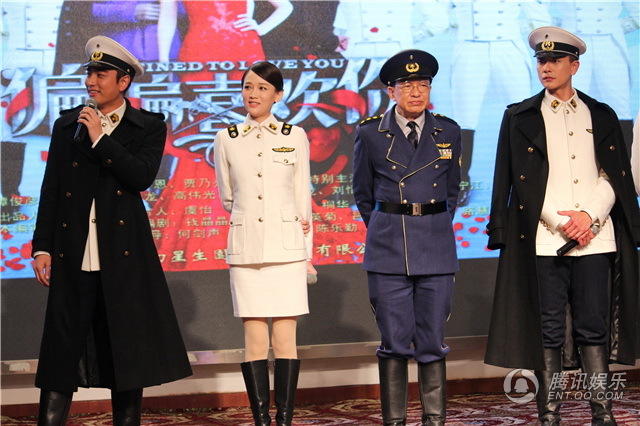 陈乔恩穿军装帅气亮相 贾乃亮自称比邓超更坑娃