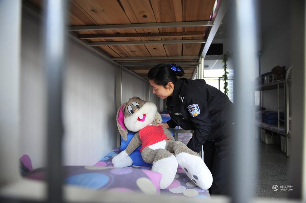 女狱警廖文静