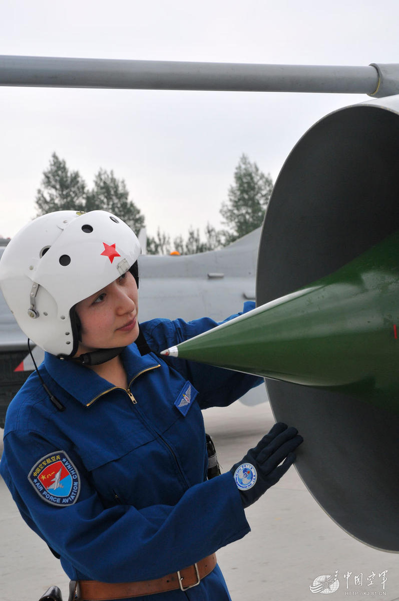 【转载】首批双学士歼击机女飞行员进入战斗序列
