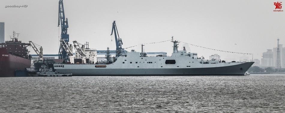 组图:国内军工船厂1天下水3艘大型军舰