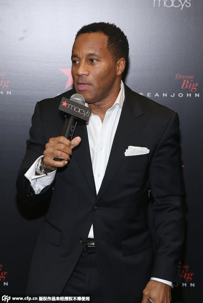 沃尔参加赛前庆典 黑衣墨镜酷劲十足