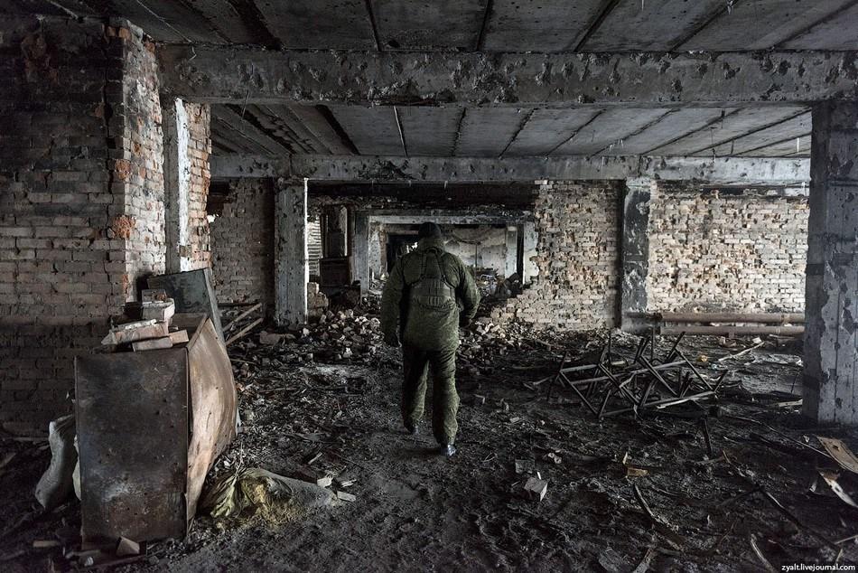 顿涅茨克机场满目疮痍 如二战苏德战场(组图)